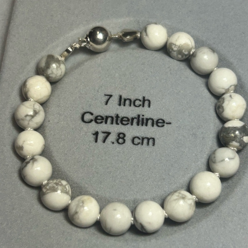 White and Gray Beaded Bracelet with Polished Finish